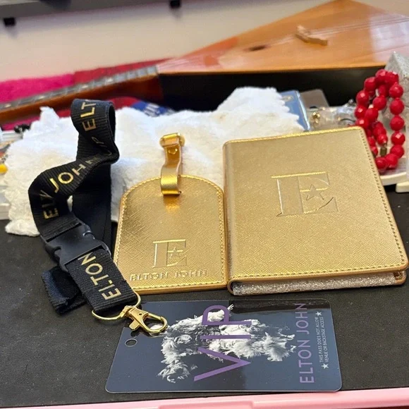 Elton John Gold Accessory Set - Picture 4 of 12